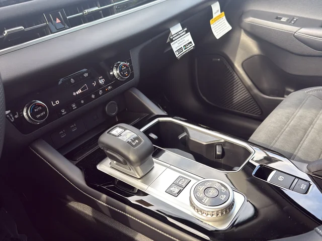 New 2026 Silver Mitsubishi SE S-AWC image 22