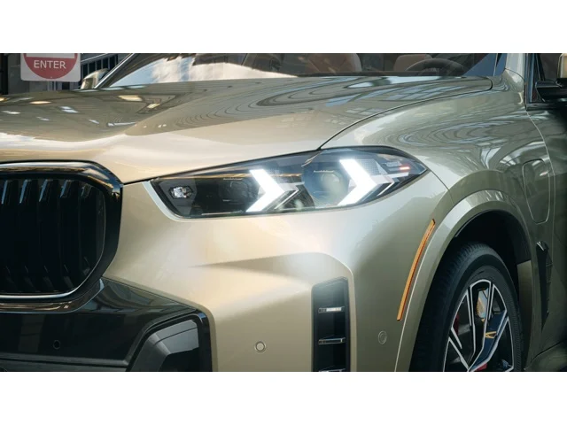 New 2026 Manhattan Green Metallic BMW xDrive50e image 6