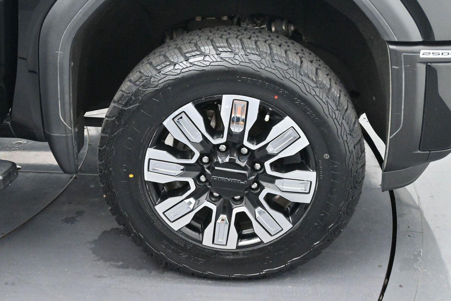 Used 2024 Onyx Black GMC Denali image 36