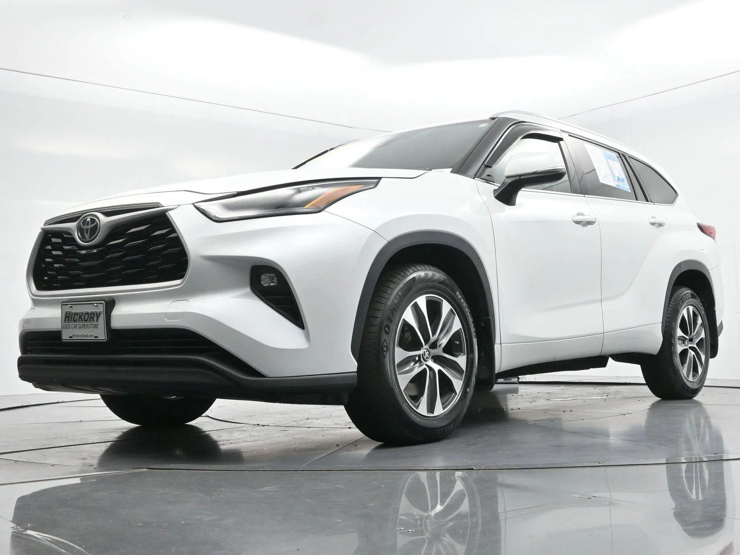 Used 2022 Wind Chill Pearl Toyota XLE image 54