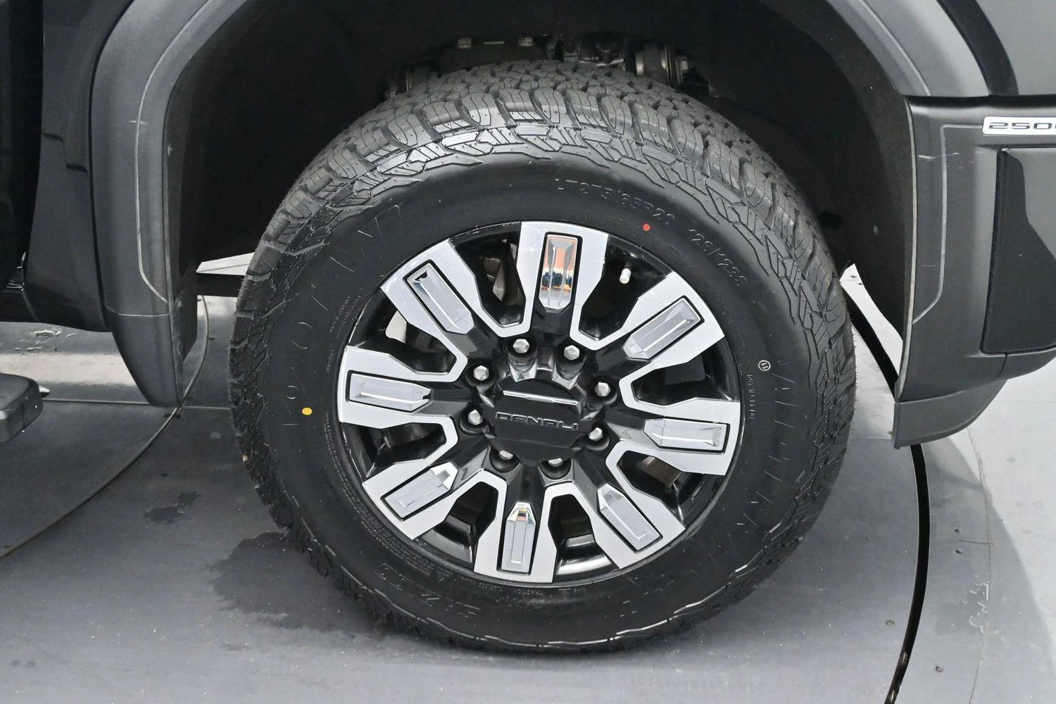Used 2024 Onyx Black GMC Denali image 36