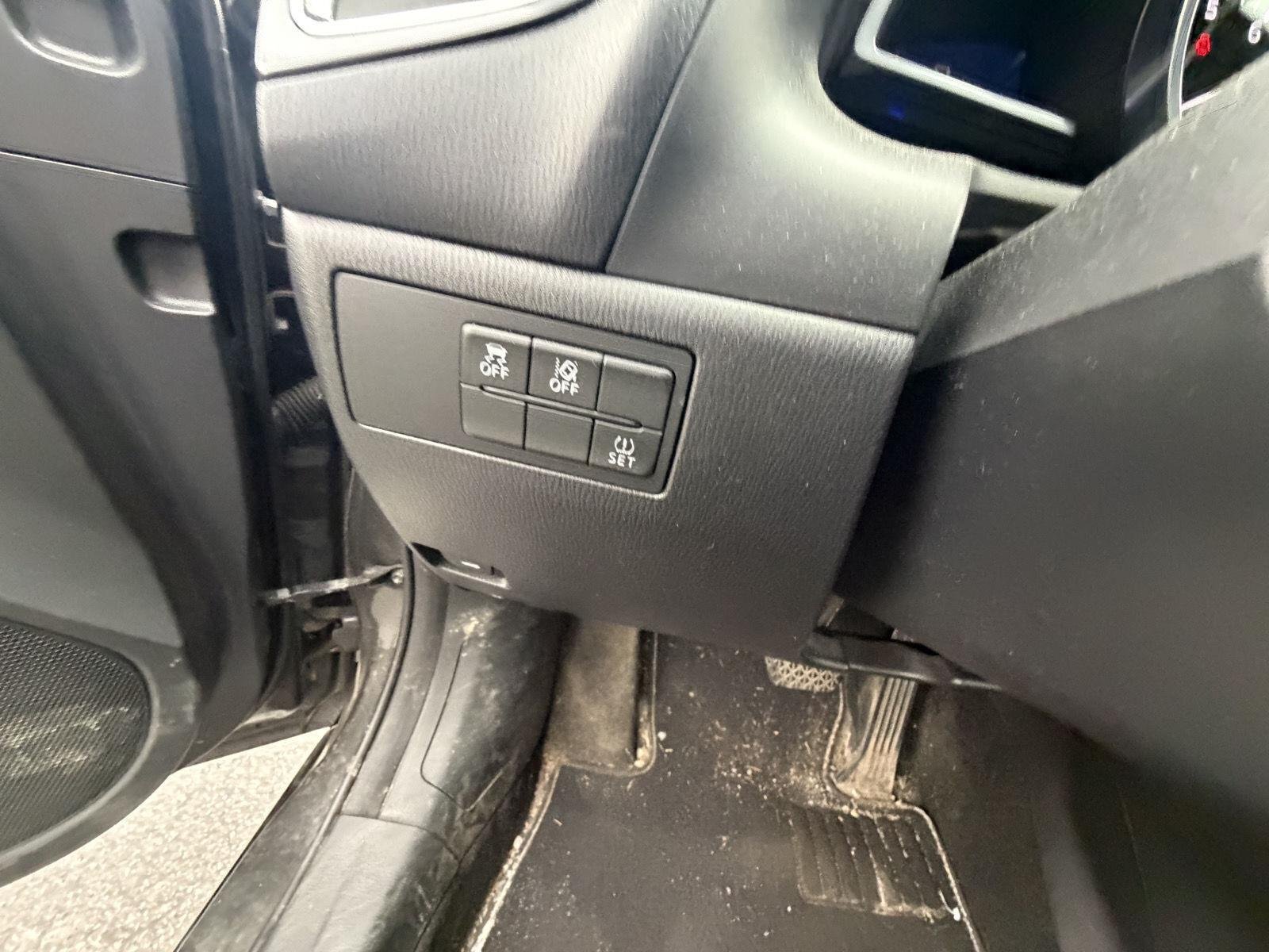 Used 2018 Machine Gray Metallic Mazda Grand Touring image 14