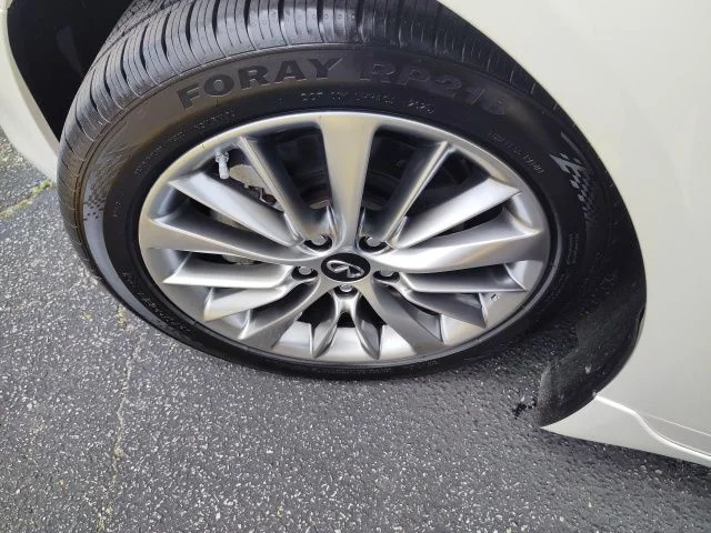 Used 2022 White INFINITI LUXE image 11