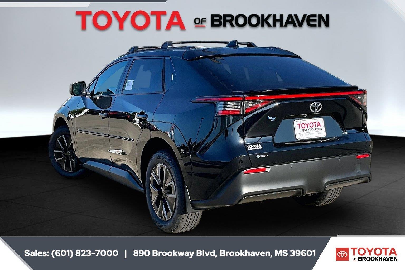 New 2026 Midnight Black Metallic Toyota XLE image 3