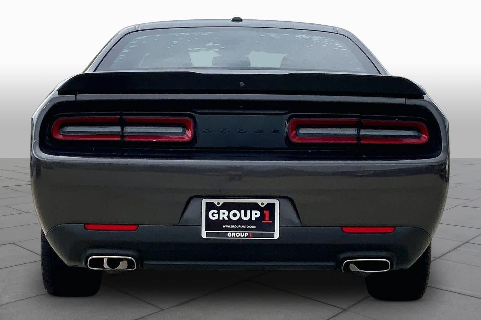 Used 2022 Granite Pearlcoat Dodge SXT image 5