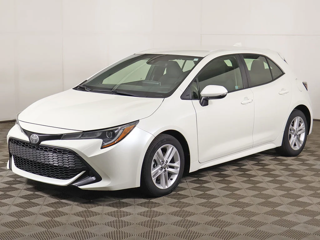 Used 2019 White Toyota SE image 5