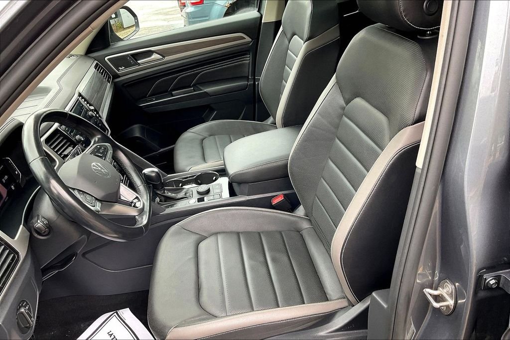Used 2021 Gray Volkswagen SEL Premium image 28
