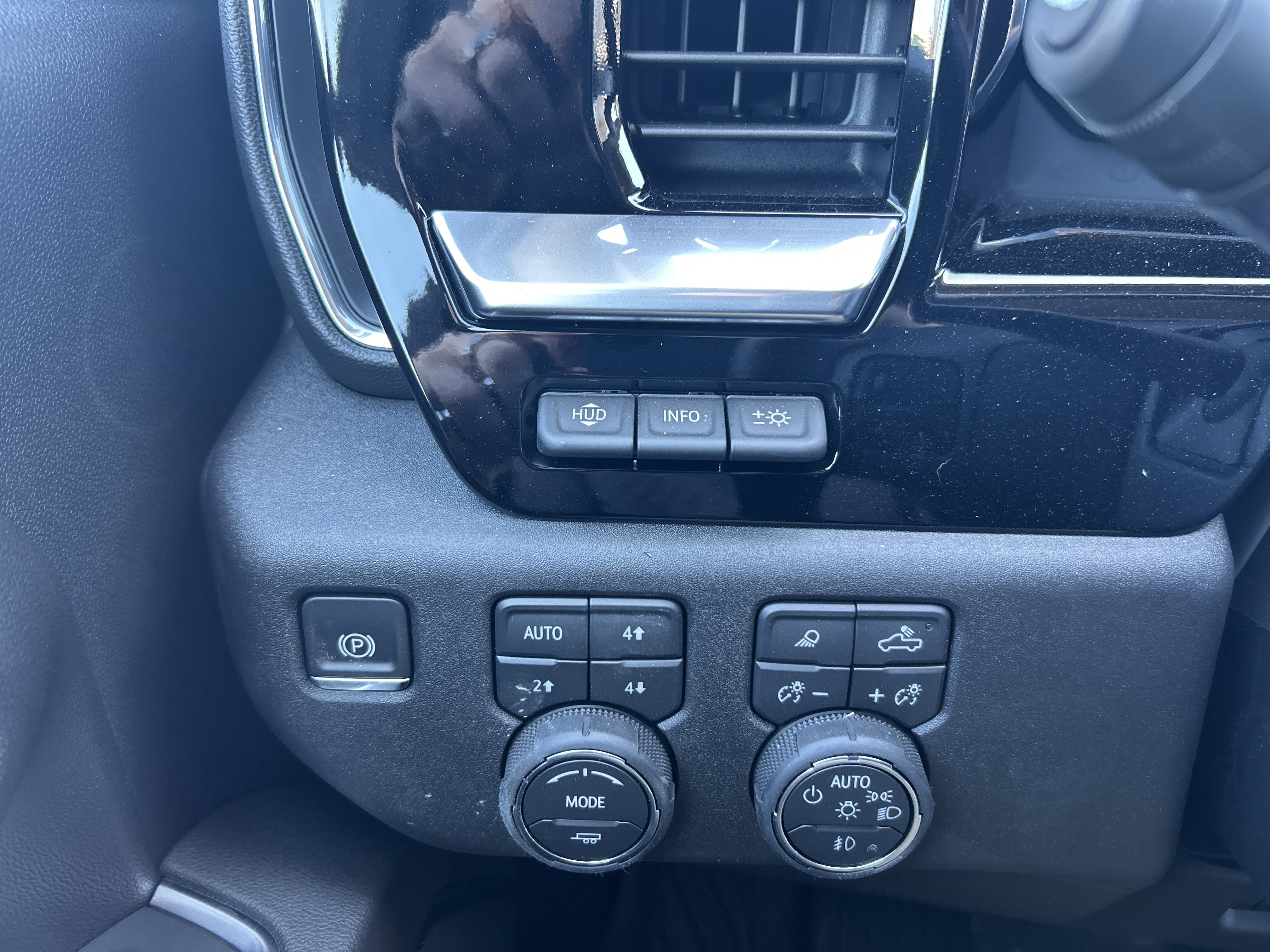 2026 Chevrolet Silverado 3500 HD LTZ - Photo 14
