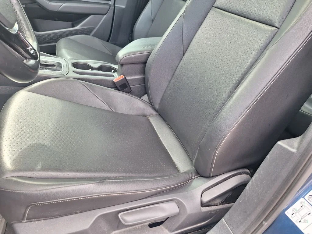 Used 2019  Volkswagen  image 9