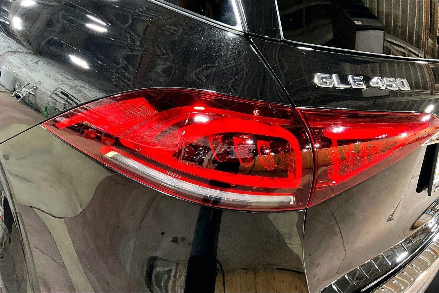 Used 2022 Obsidian Black Metallic Mercedes-Benz GLE 450 image 31
