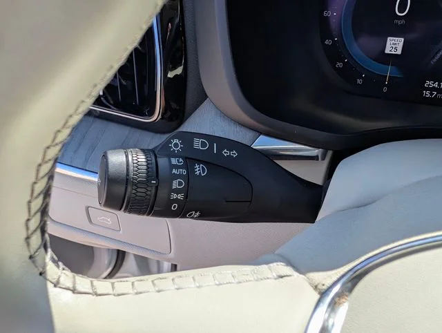 2023 Volvo XC60 Plus - Photo 34