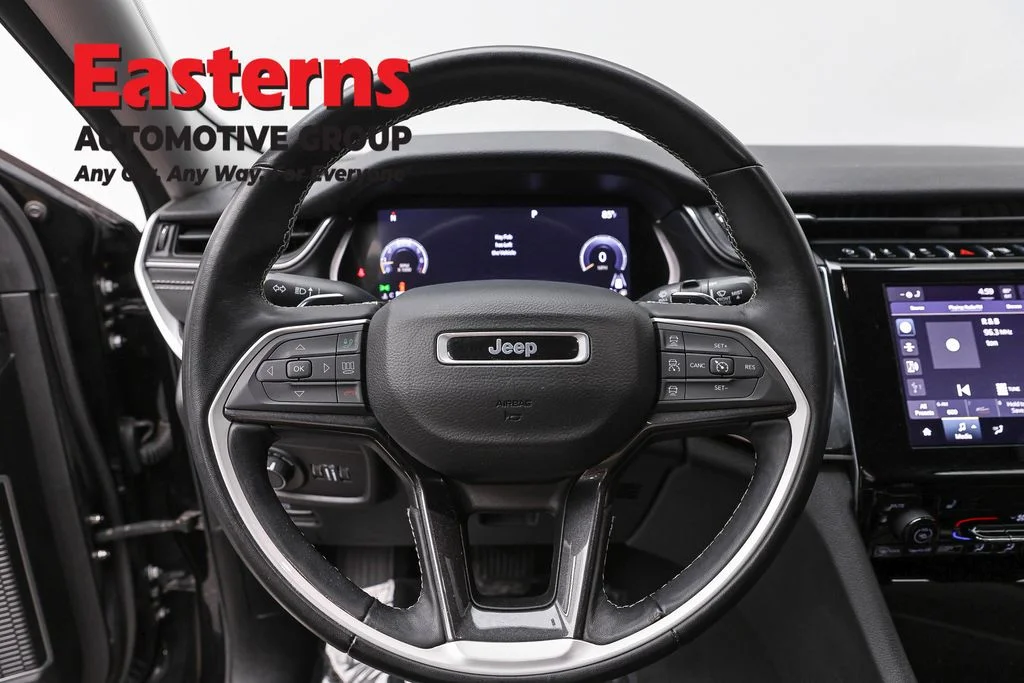 Used 2022 Black Jeep Laredo image 10
