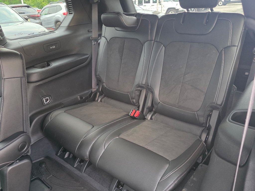 Certified Used 2023 Diamond Black Crystal Pearl Coat Jeep Altitude X image 30