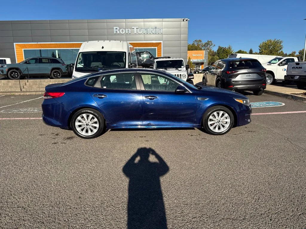 Used 2017 Horizon Blue Kia LX image 10