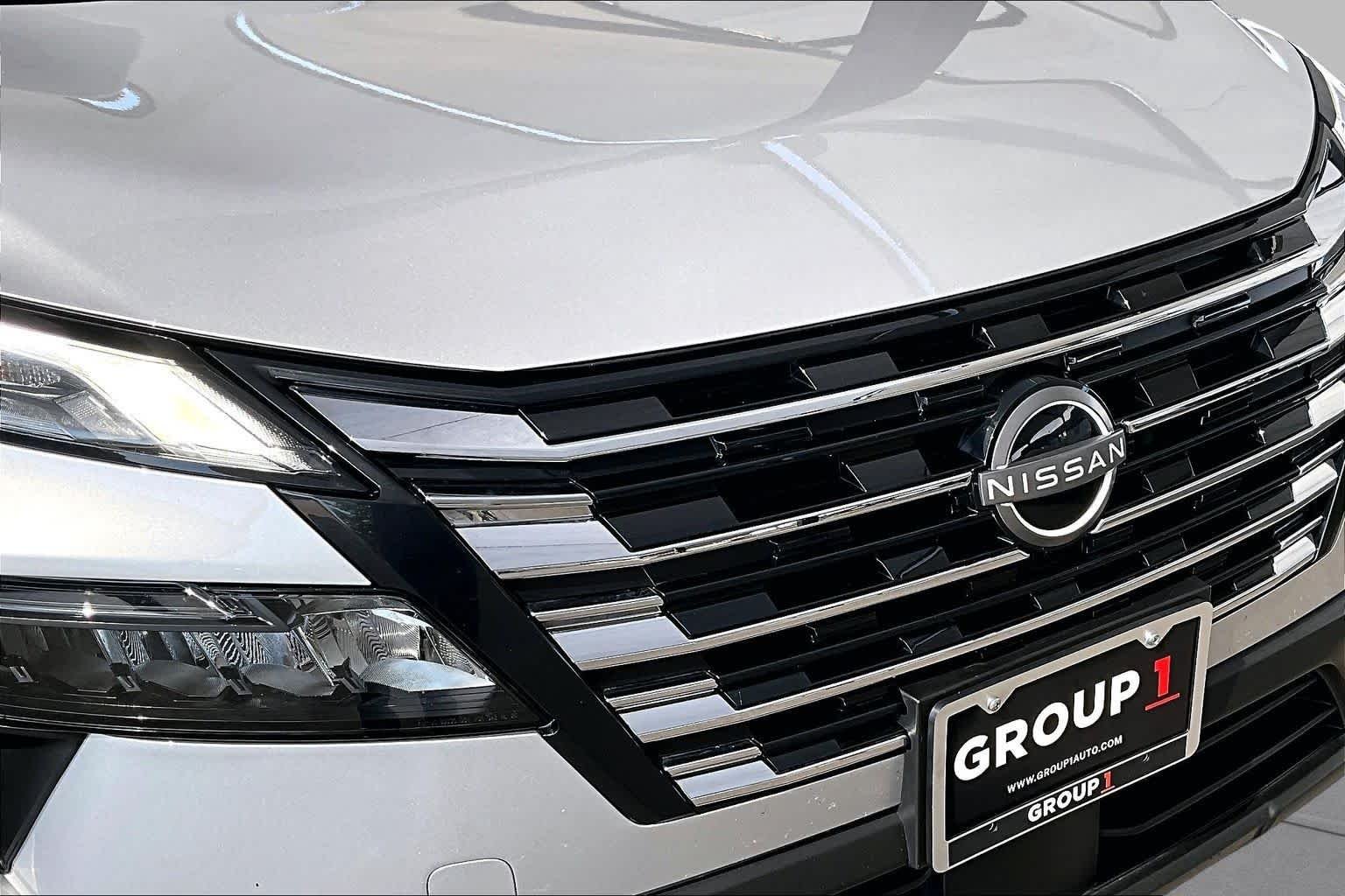 Used 2025 Brilliant Silver Metallic Nissan SV image 29