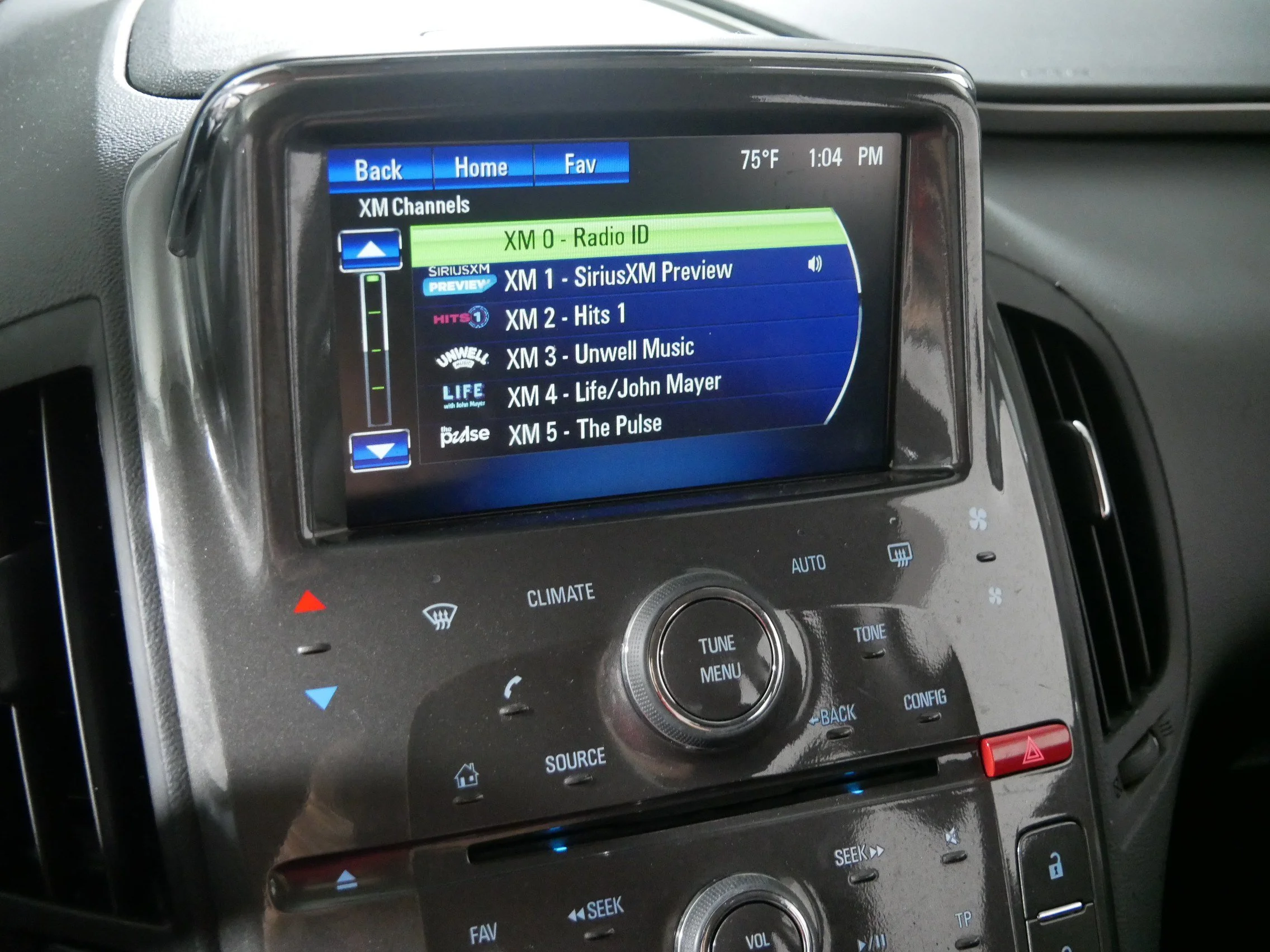 Used 2015 Silver Ice Metallic Chevrolet  image 22