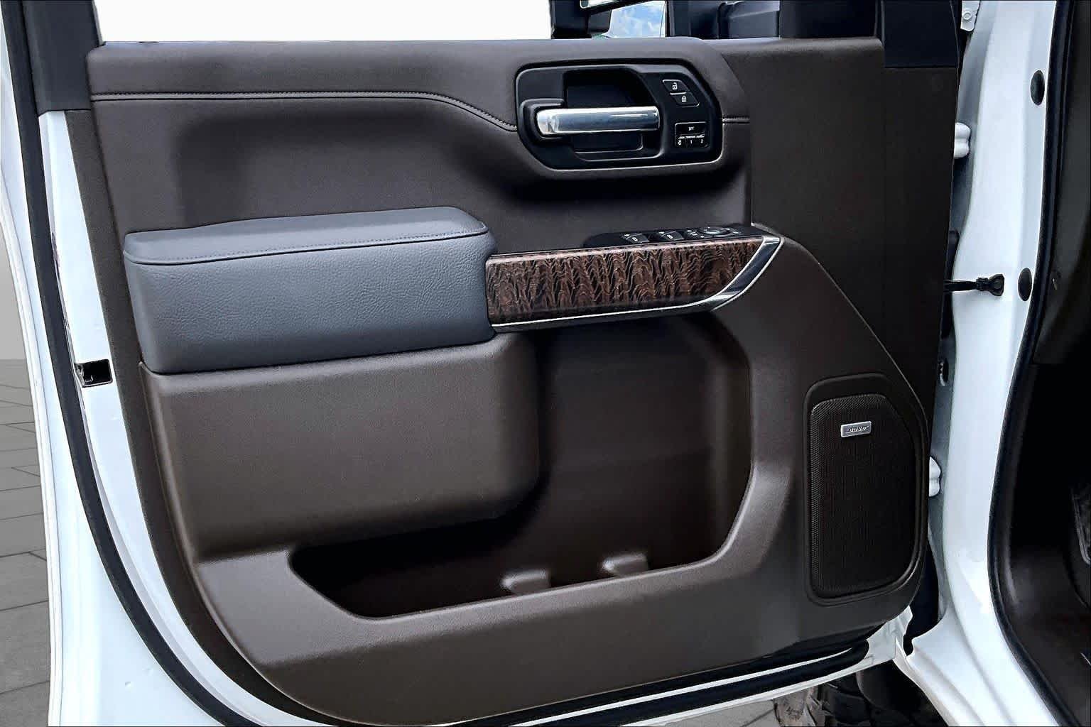 Used 2022 Summit White GMC Denali image 22