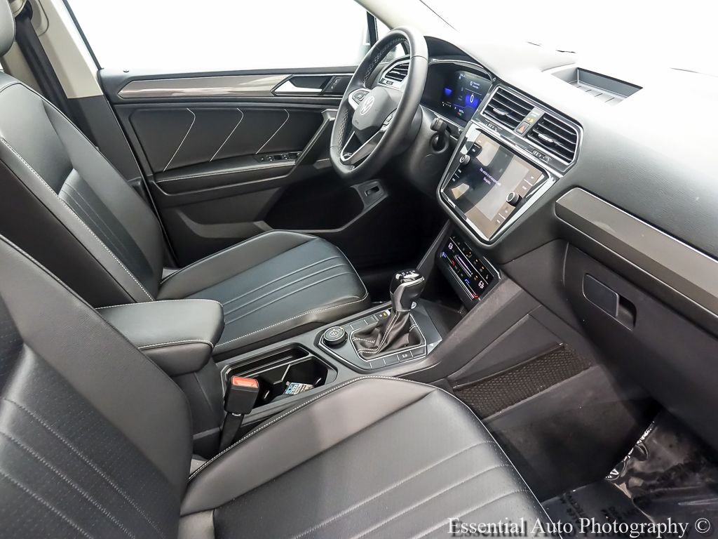 Certified Used 2022  Volkswagen 2.0T SE image 25
