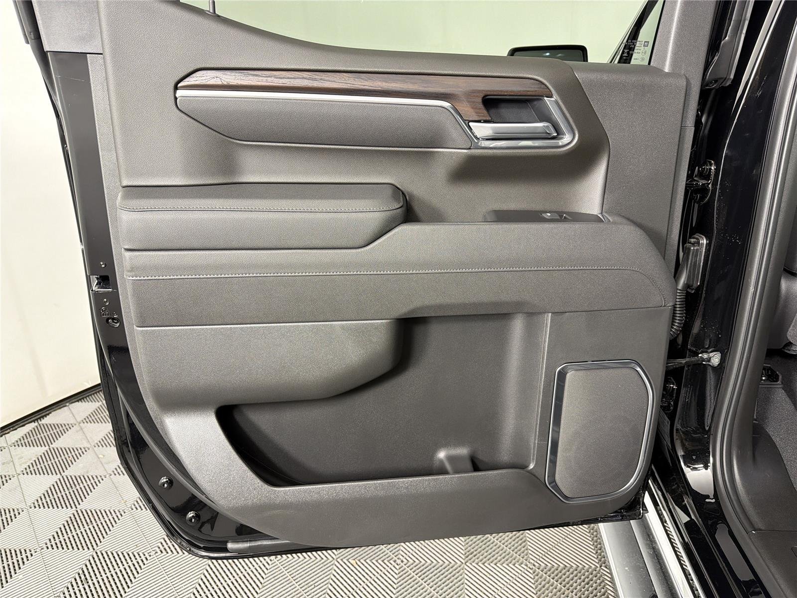 2026 GMC Sierra 1500 SLT - Photo 19