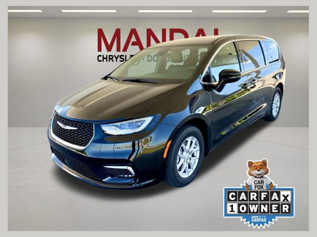 2025 Chrysler Pacifica Select's photo