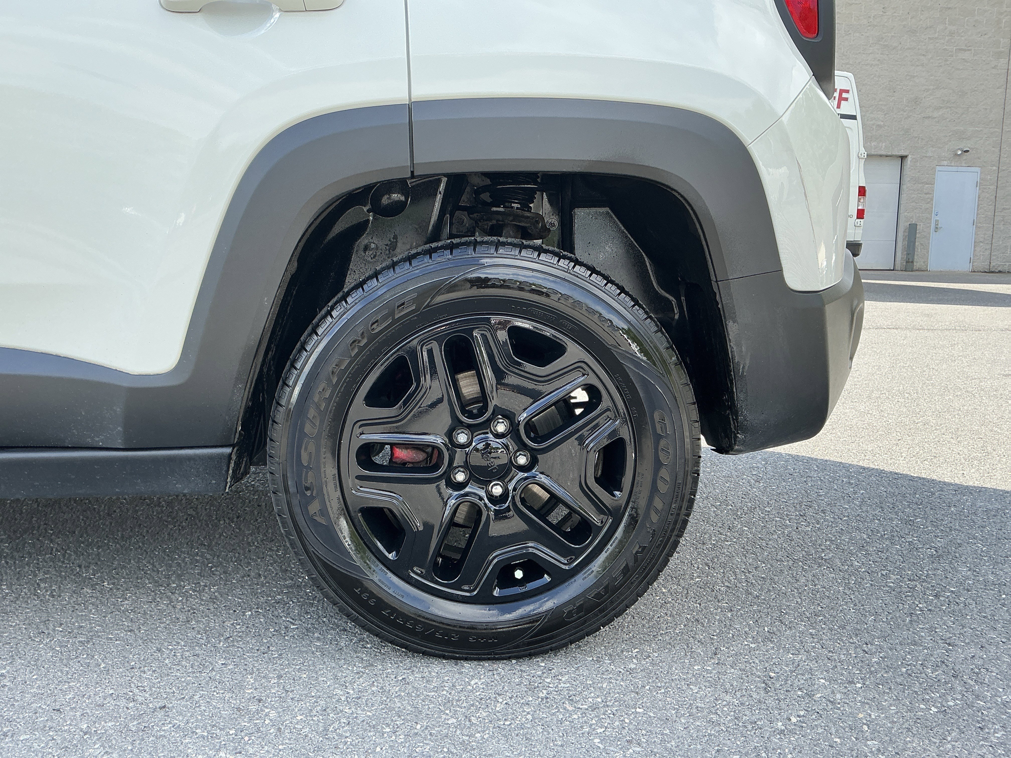 Used 2017 Alpine White Jeep Deserthawk image 9