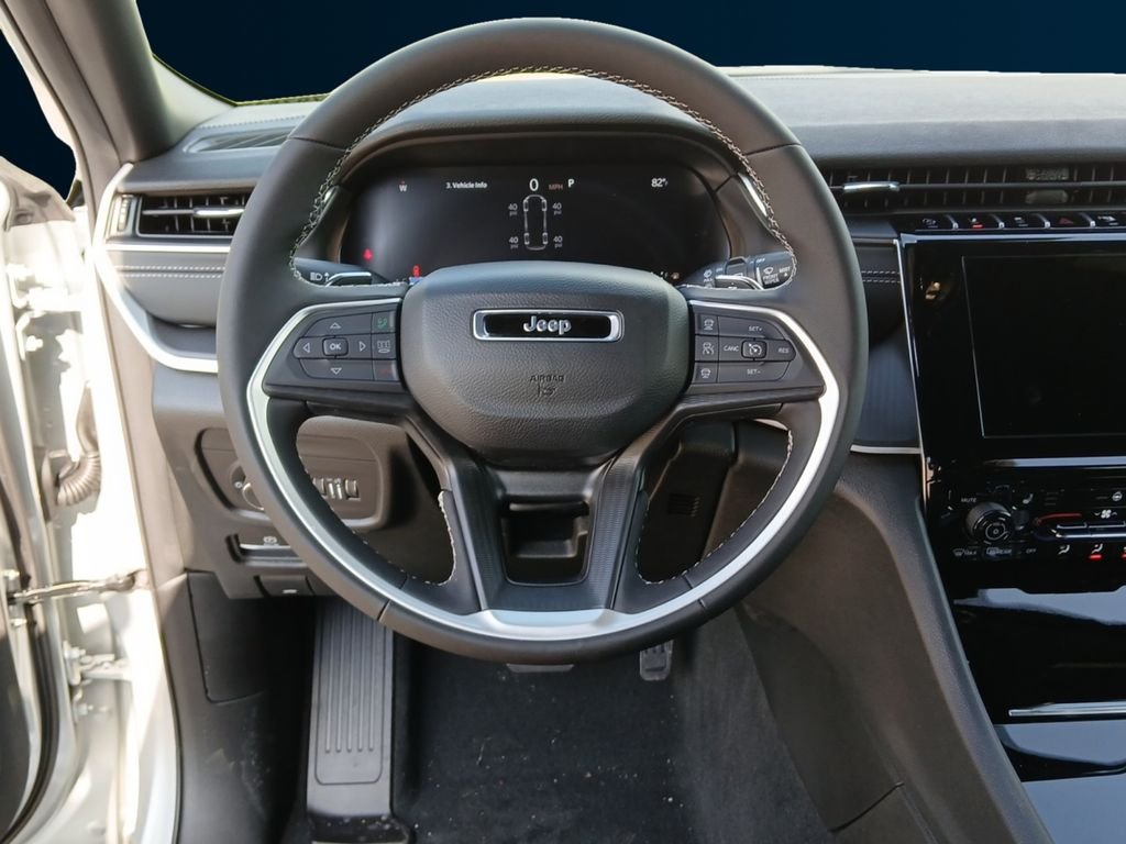 New 2026 Silver Zynith Exterior Paint Jeep Laredo image 13