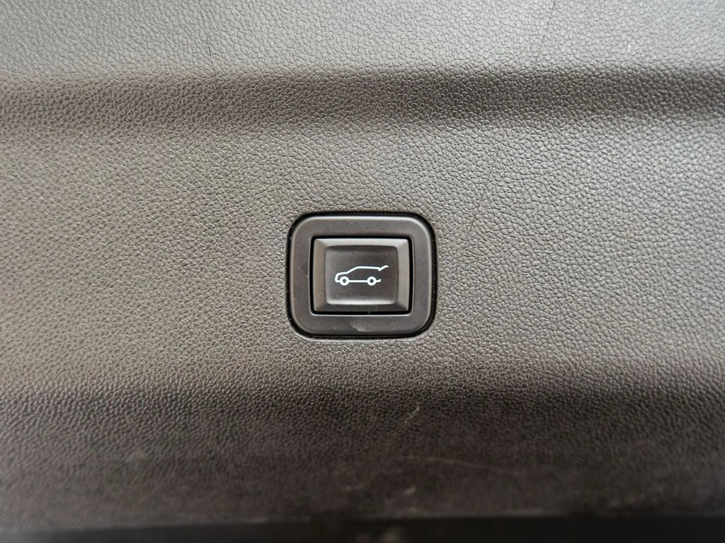 Used 2024 Silver GMC AT4 image 37