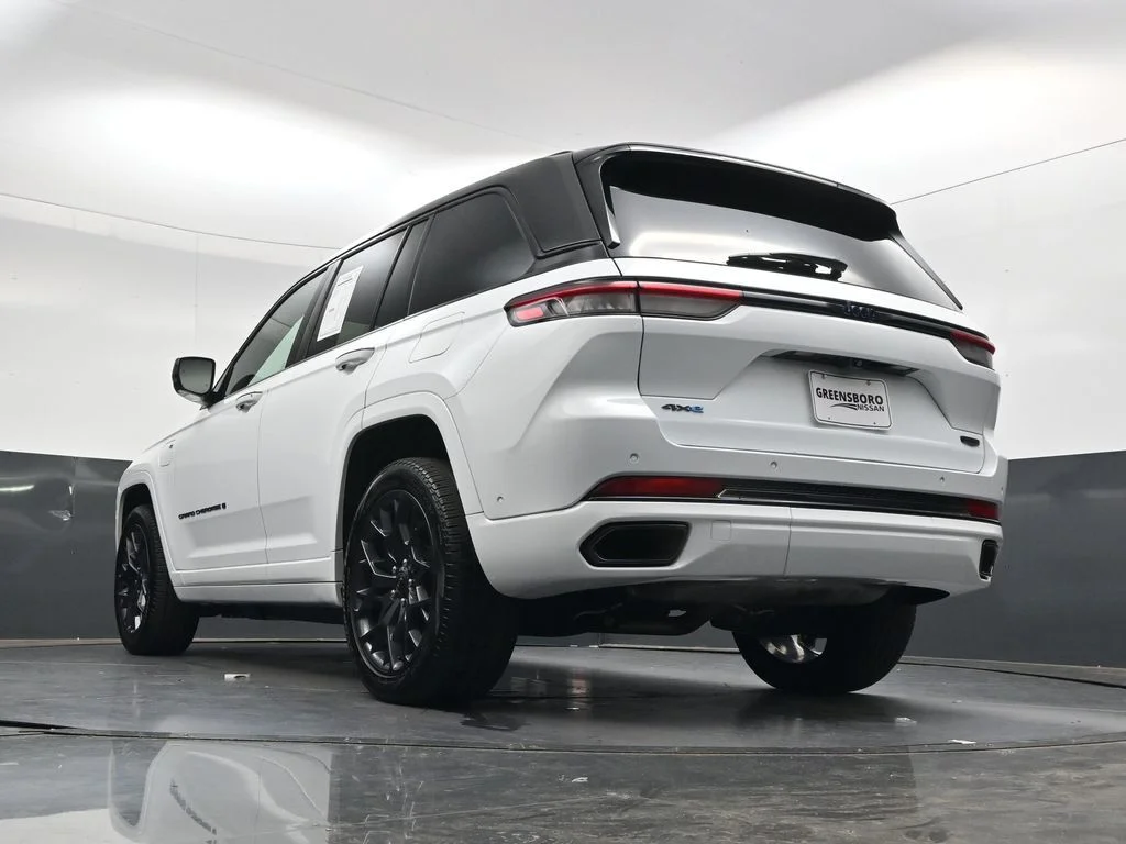 Used 2023 White Jeep Summit Reserve 4xe image 46