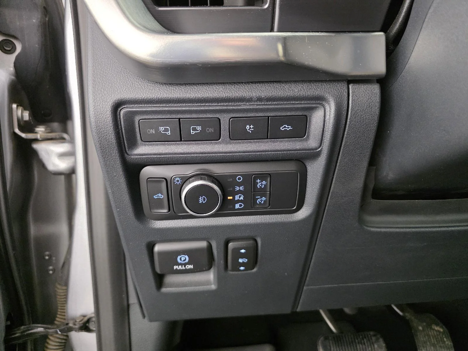 Used 2022  Ford LARIAT image 31