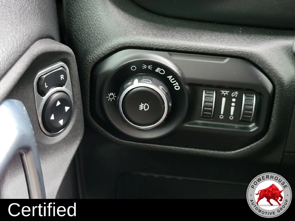 Used 2021 White Jeep Unlimited Sahara image 27