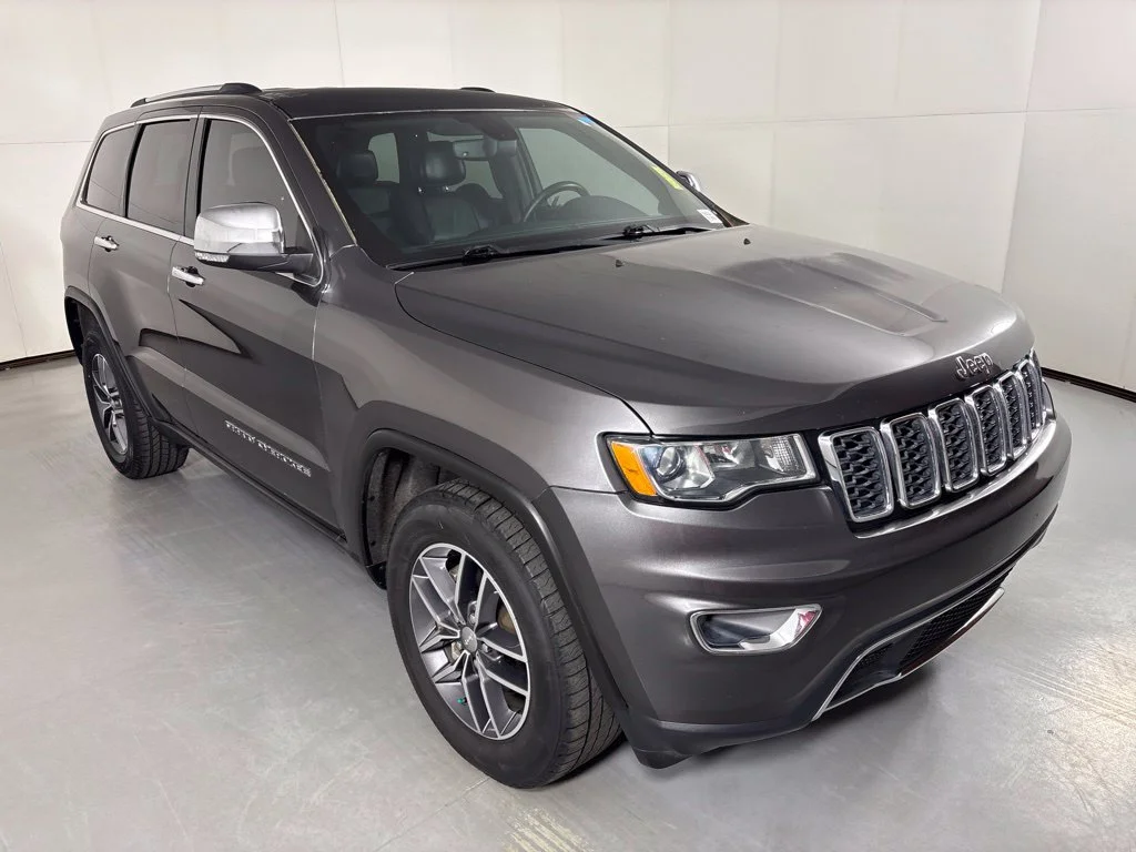 Used 2018 Gray Jeep Limited image 2