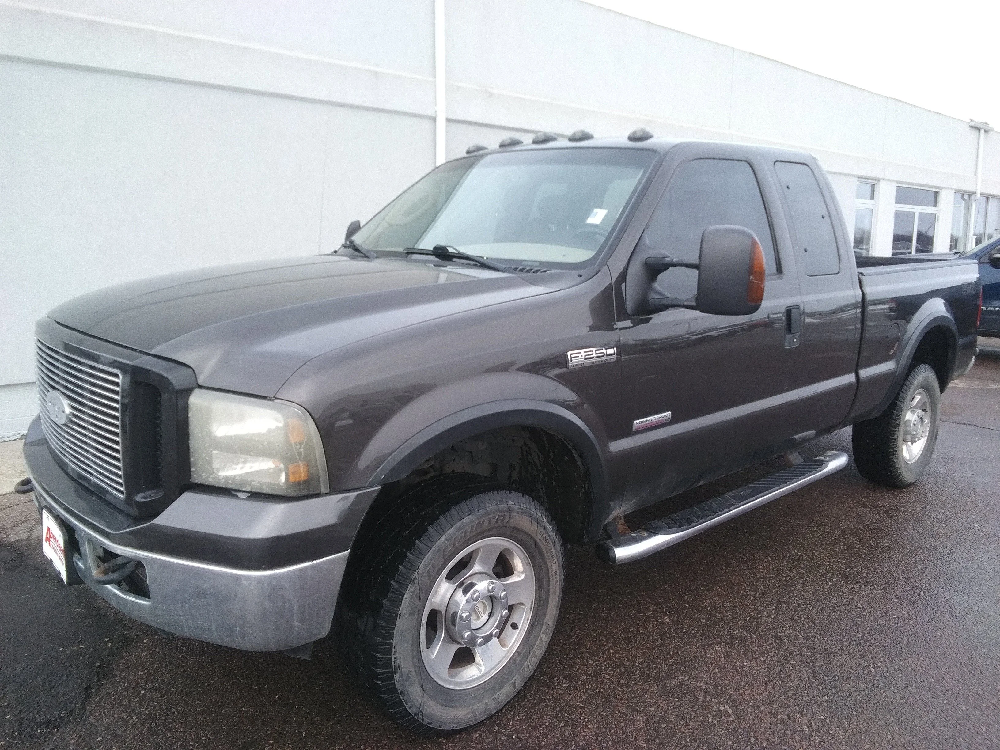Used 2005 Ford F-250 Super Duty Lariat with VIN 1FTSX21P45EA77900 for sale in Aberdeen, SD
