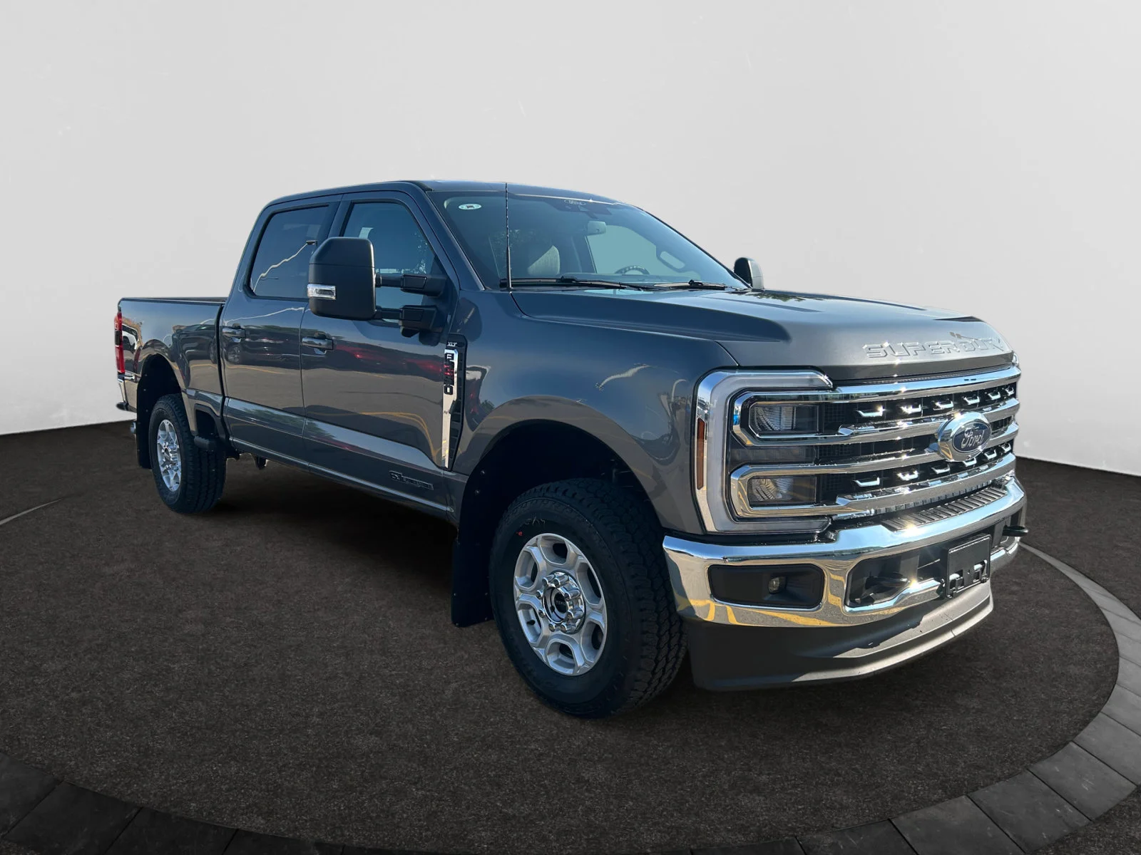 New 2026 Carbonized Grey Metallic Ford XLT image 7