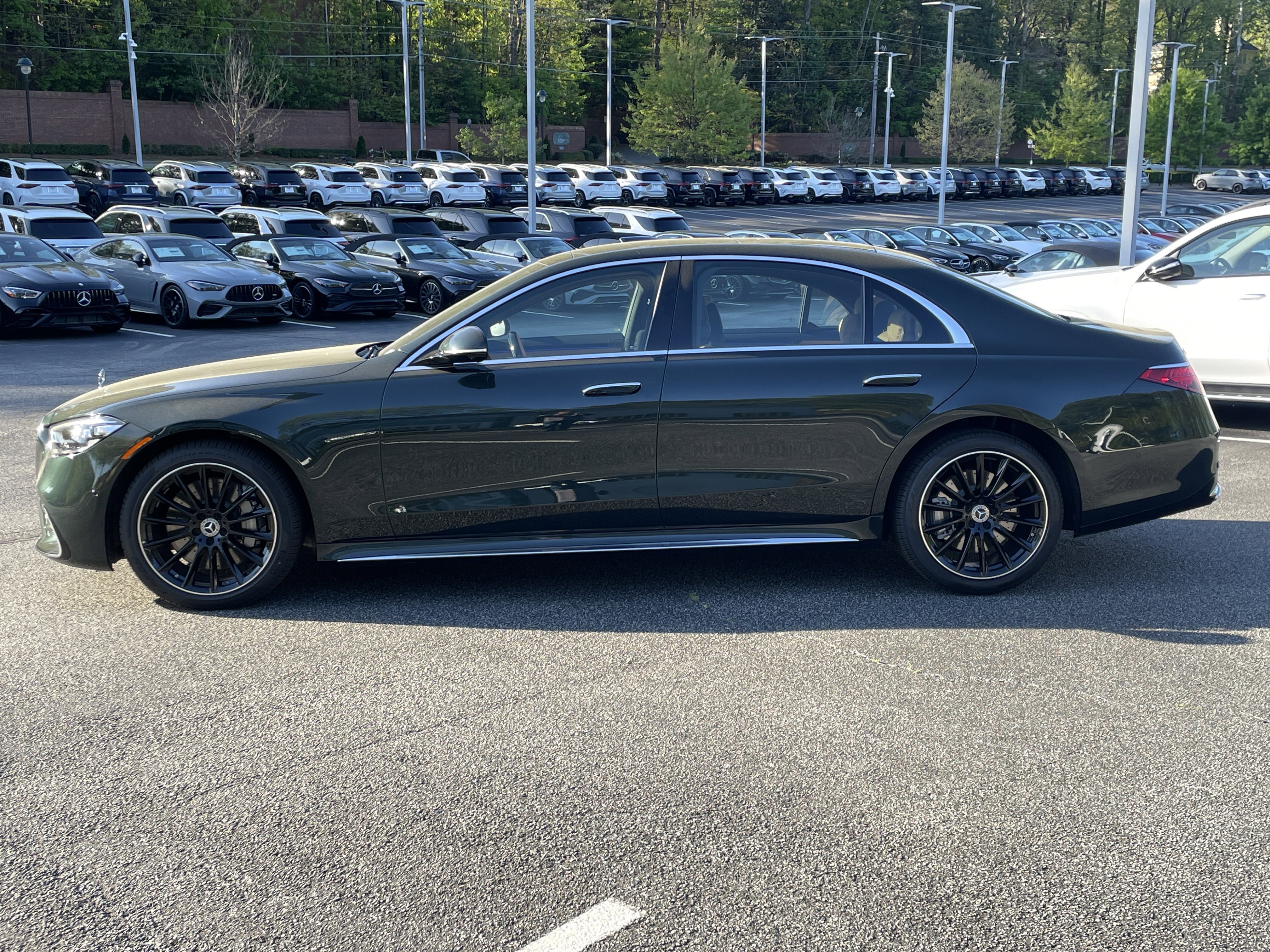 New 2026 MANUFAKTUR Exclusive Allanite Green Metallic Mercedes-Benz S 580 4MATIC® Sedan image 12