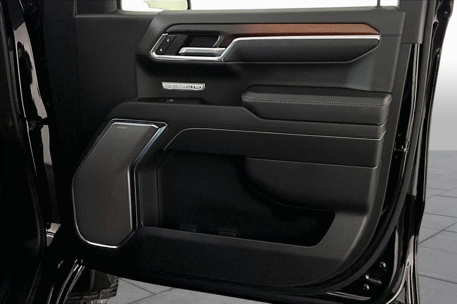 Used 2024 Onyx Black GMC Denali image 21