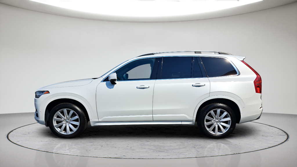 Used 2019 White Volvo T6 Momentum image 6