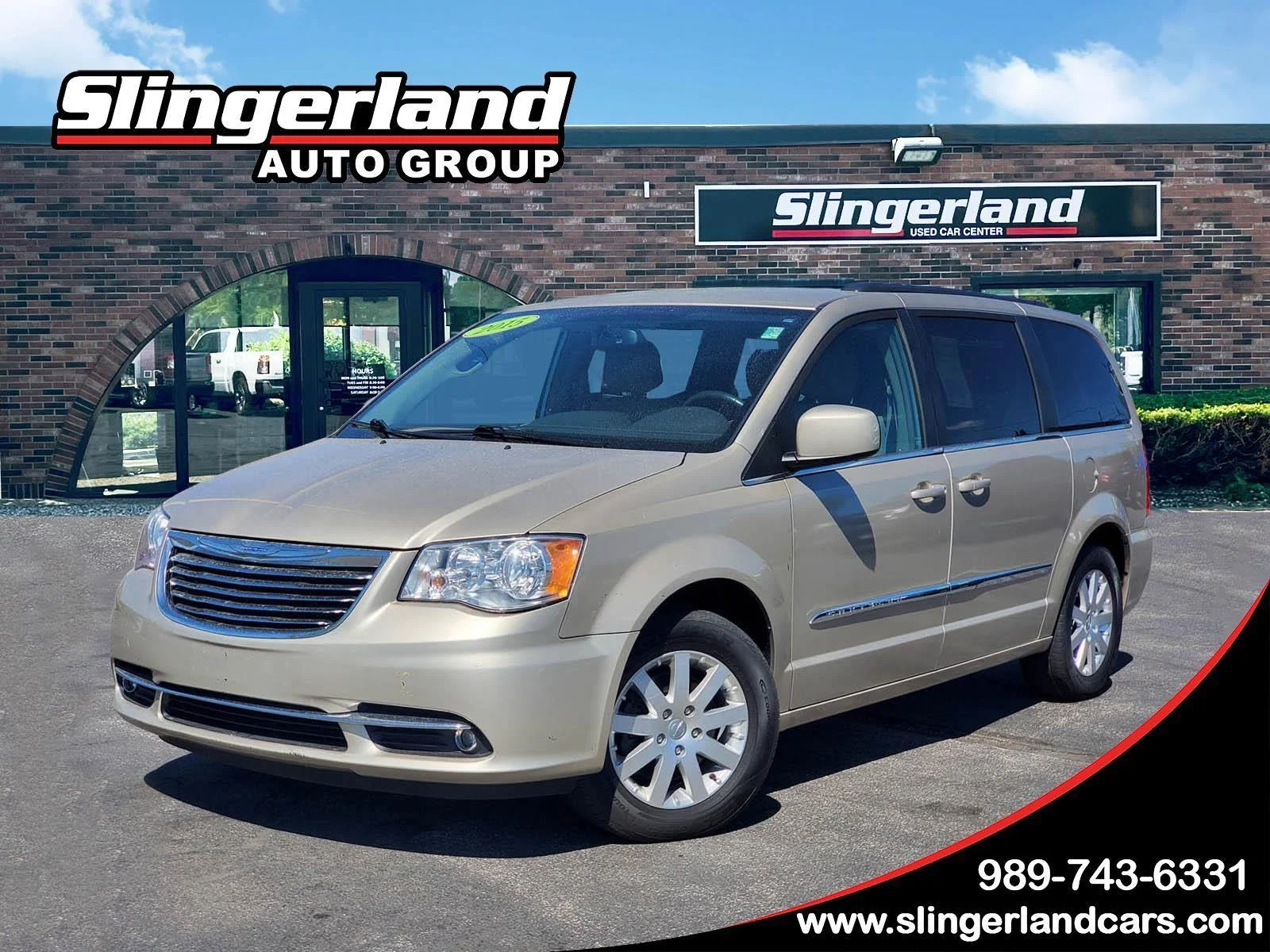 2015 Chrysler Town & Country Touring's photo