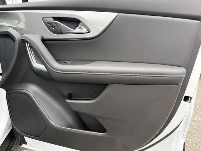 New 2026 Summit White Chevrolet 2LT image 25