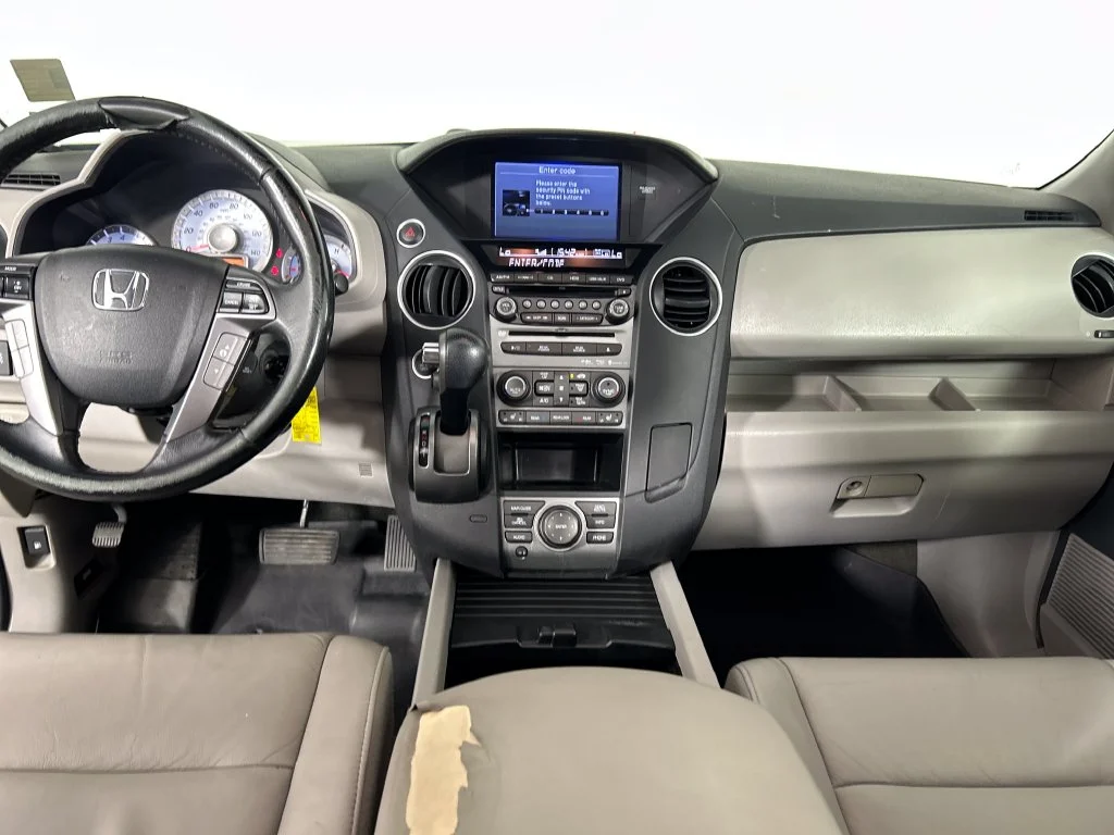Used 2013 Black Honda Touring image 17