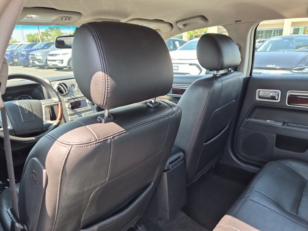 Used 2008 Black Lincoln Base image 26