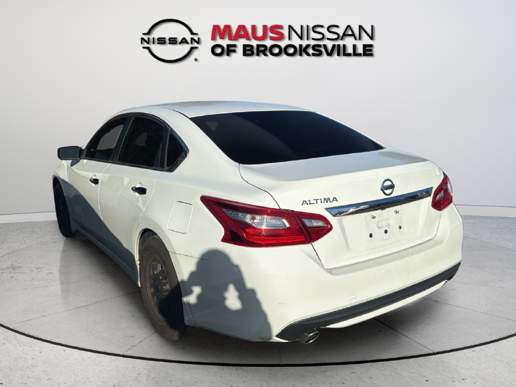 Used 2017 White Nissan 2.5 S image 6