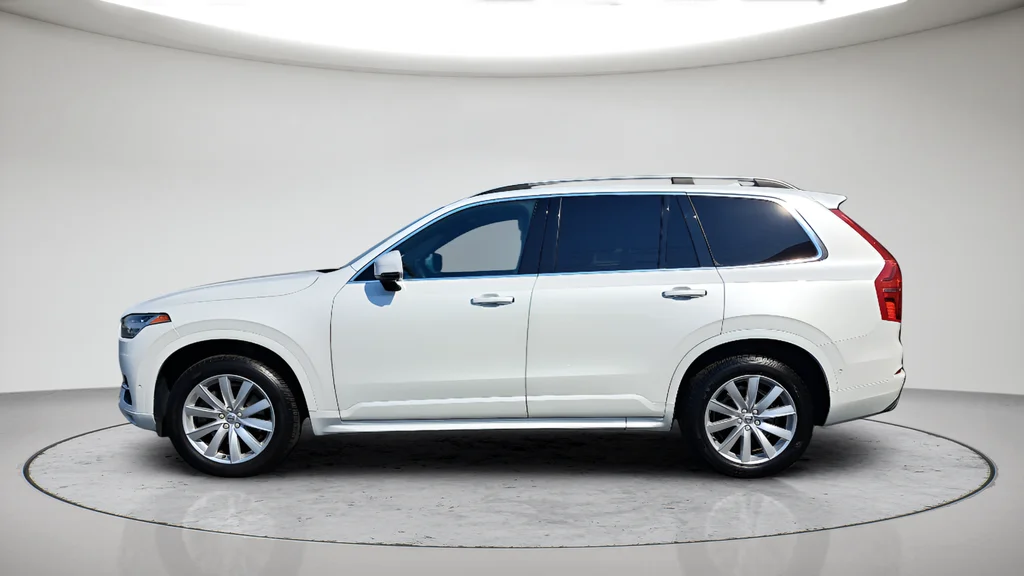 Used 2019 White Volvo T6 Momentum image 6