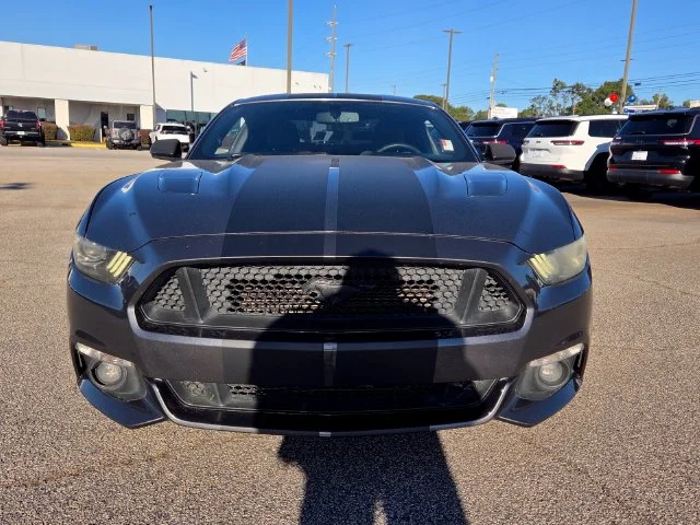 Used 2015  Ford GT image 2