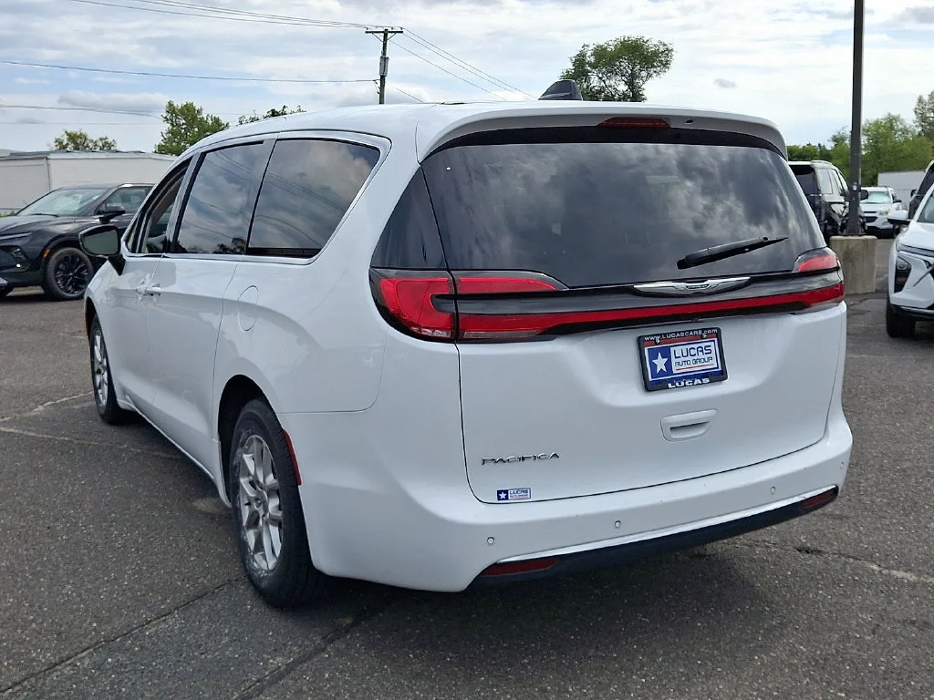 Used 2024 Bright White Cl Chrysler Touring L image 9