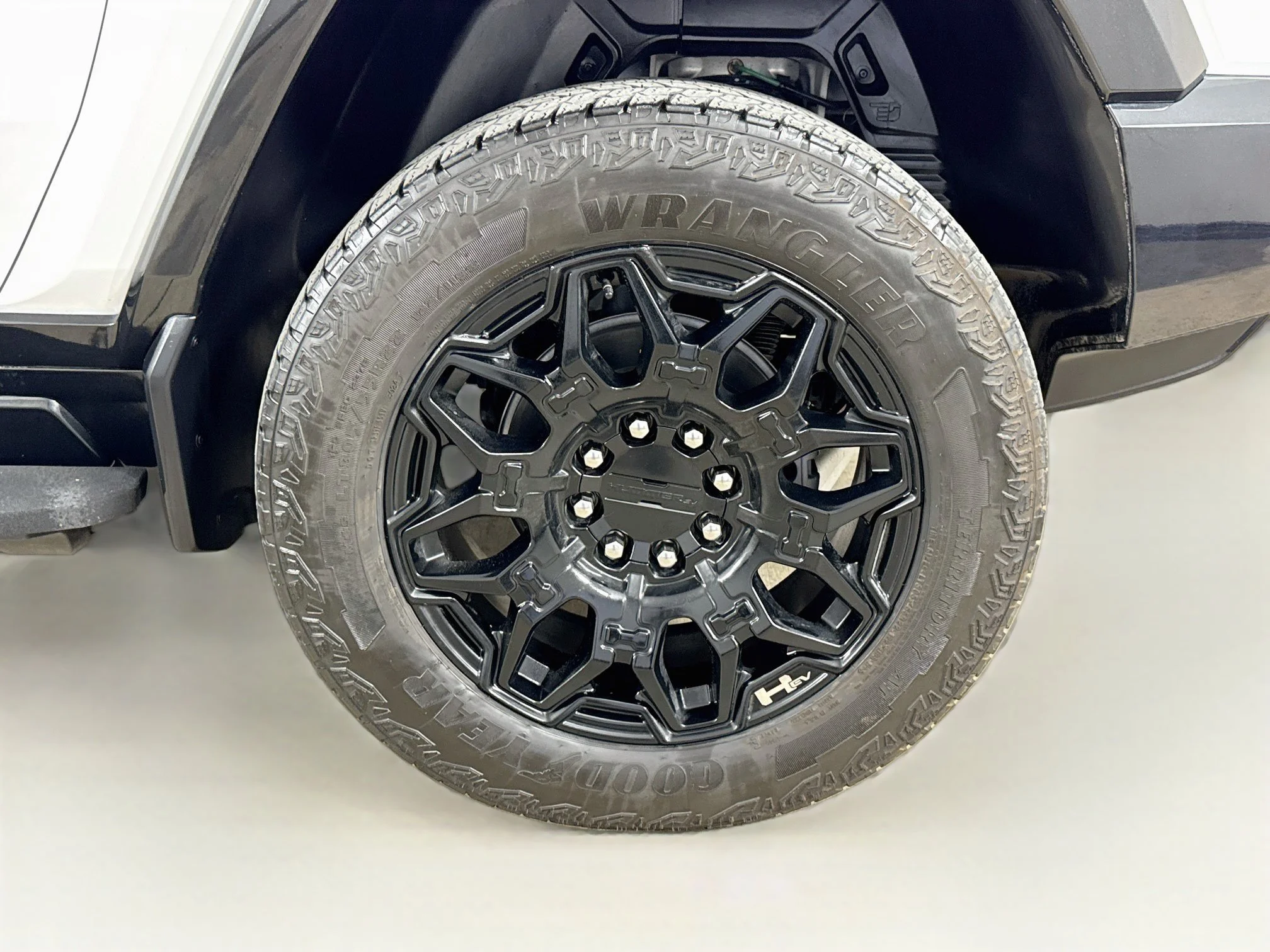 Used 2025 Interstellar White GMC 2X image 33