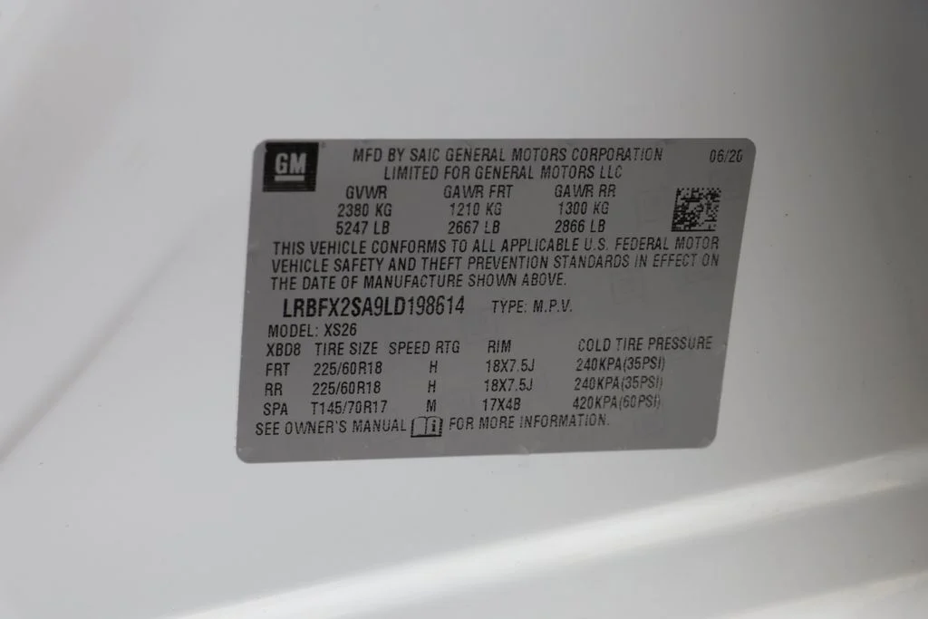 Used 2020 Summit White Buick Essence image 25