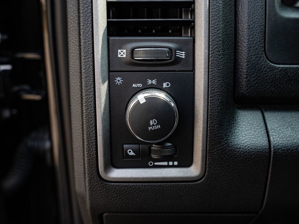 Used 2023 Diamond Black Crystal Pearlcoat Ram Tradesman image 37