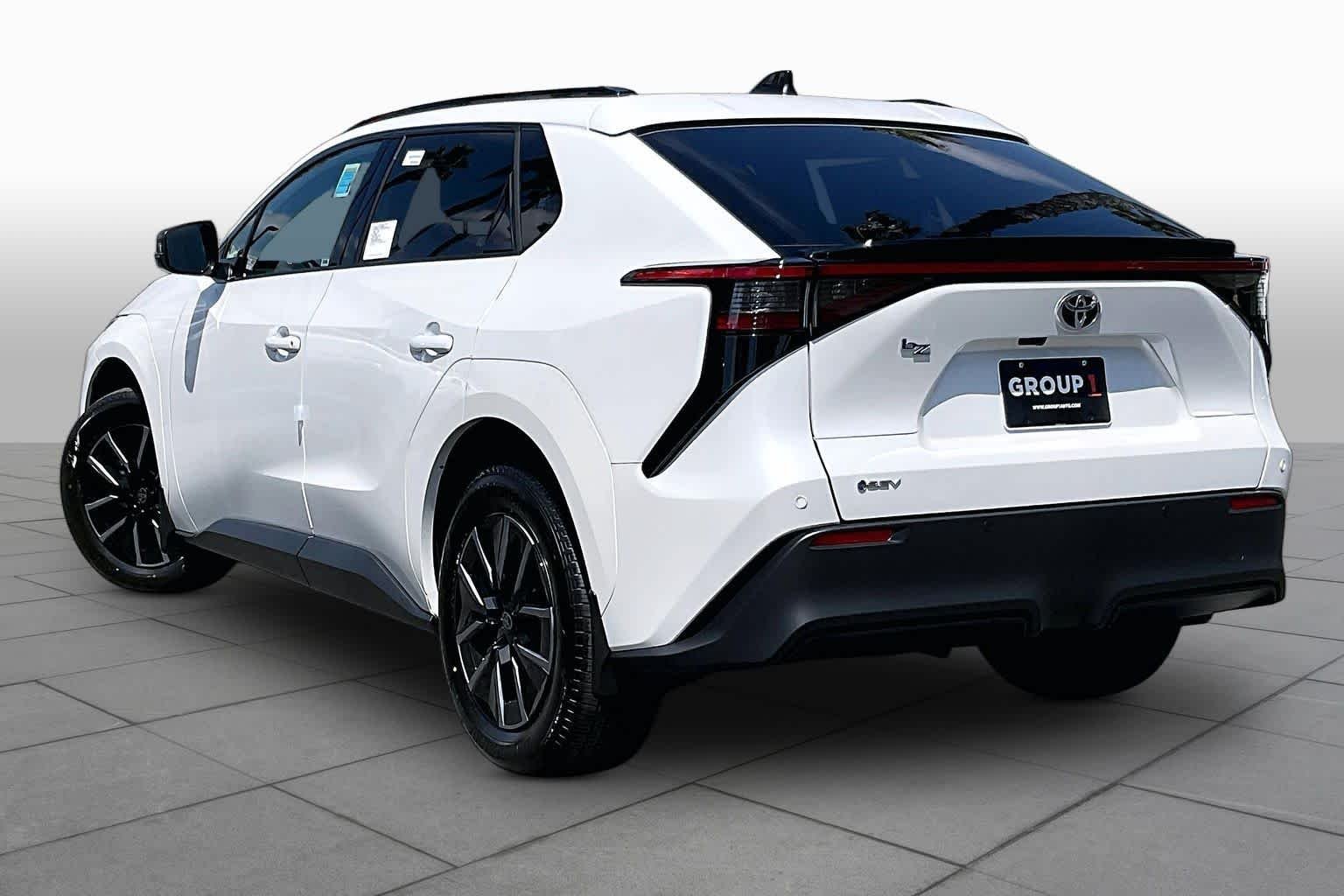 New 2026 Wind Chill Pearl Toyota XLE image 12