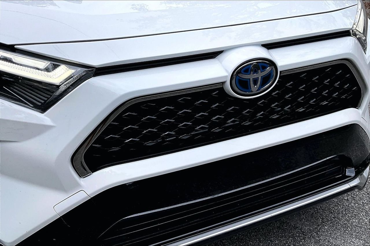 Used 2024 White Toyota SE image 34