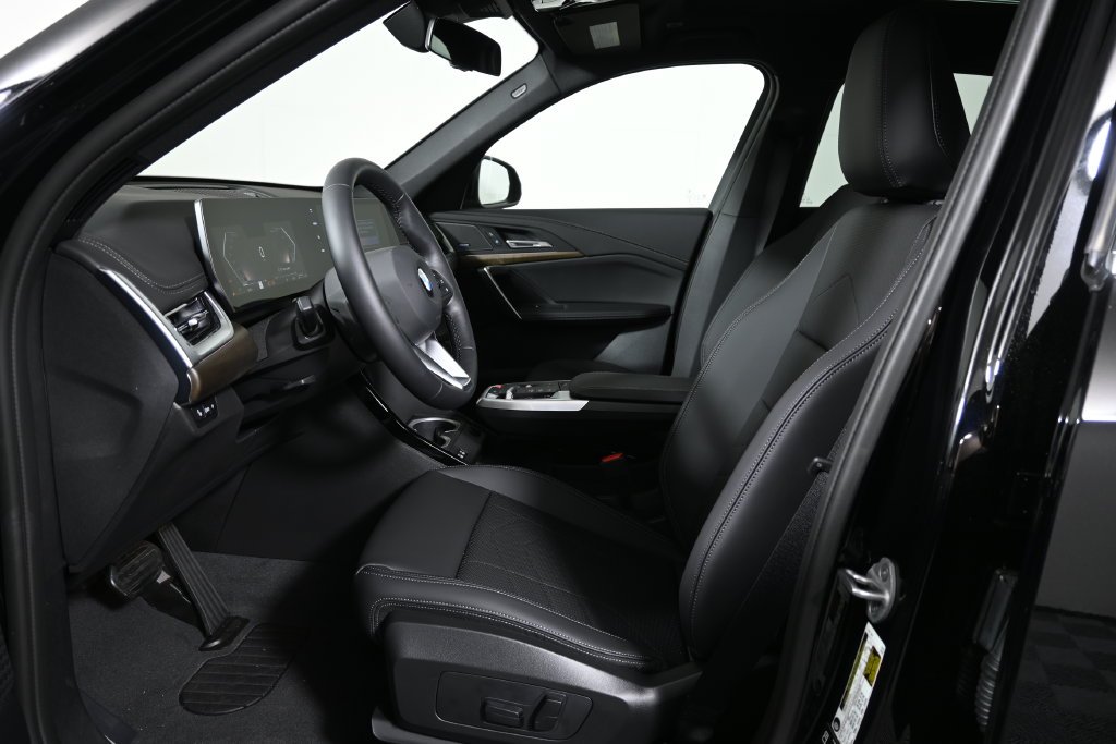 Used 2026 Black BMW xDrive28i image 3